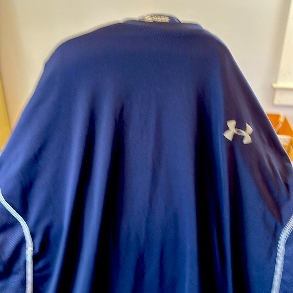 2XL Fitted heat gear shirt, excellent condition.